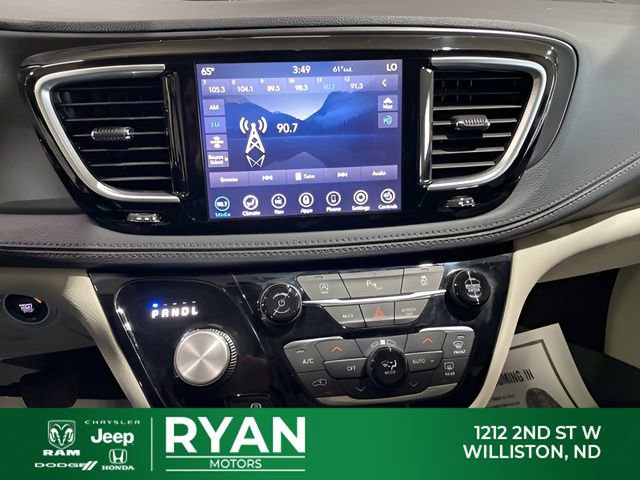 Used 2020 Chrysler Pacifica Limited image 28