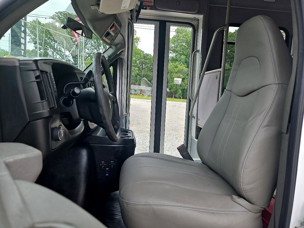 Used 2015 Chevrolet Express 3500 w/ Shuttle Bus Package image 12