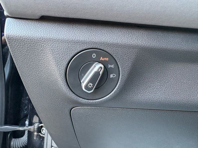 Used 2025 Volkswagen Jetta SE image 29