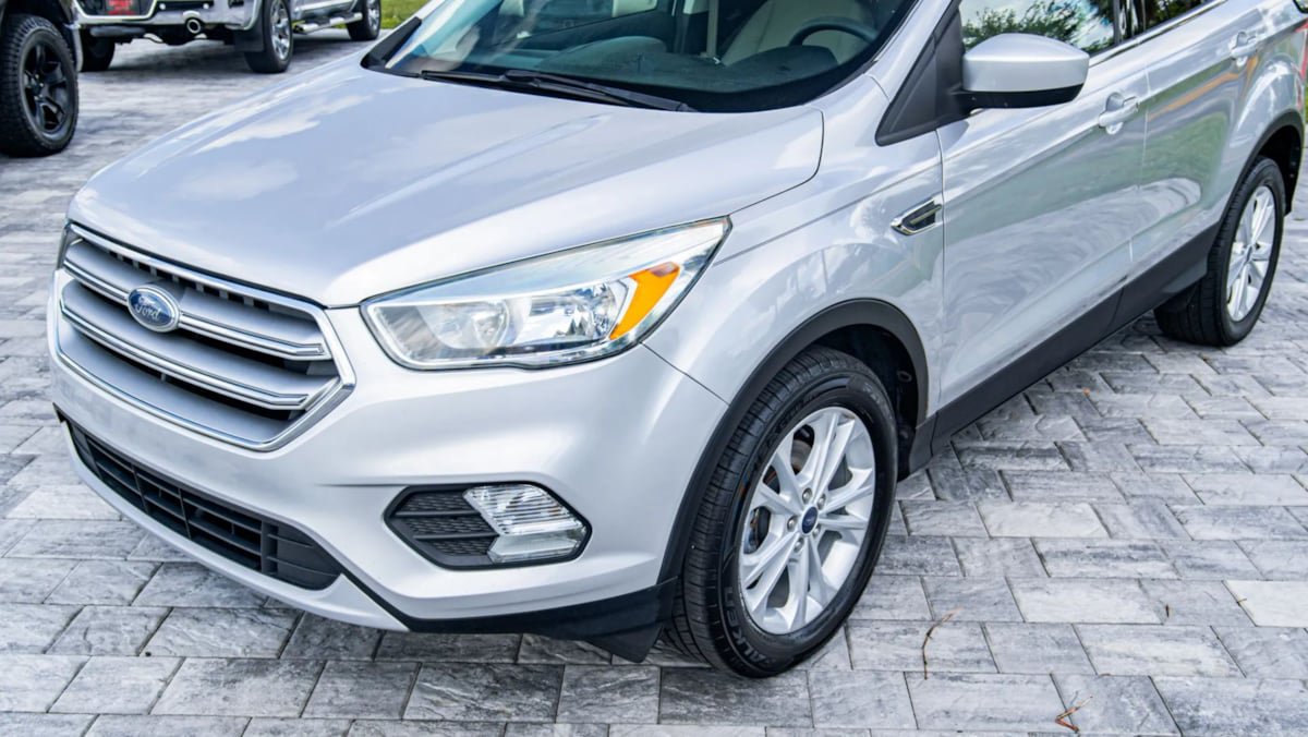 Used 2017 Ford Escape SE FWD image 11