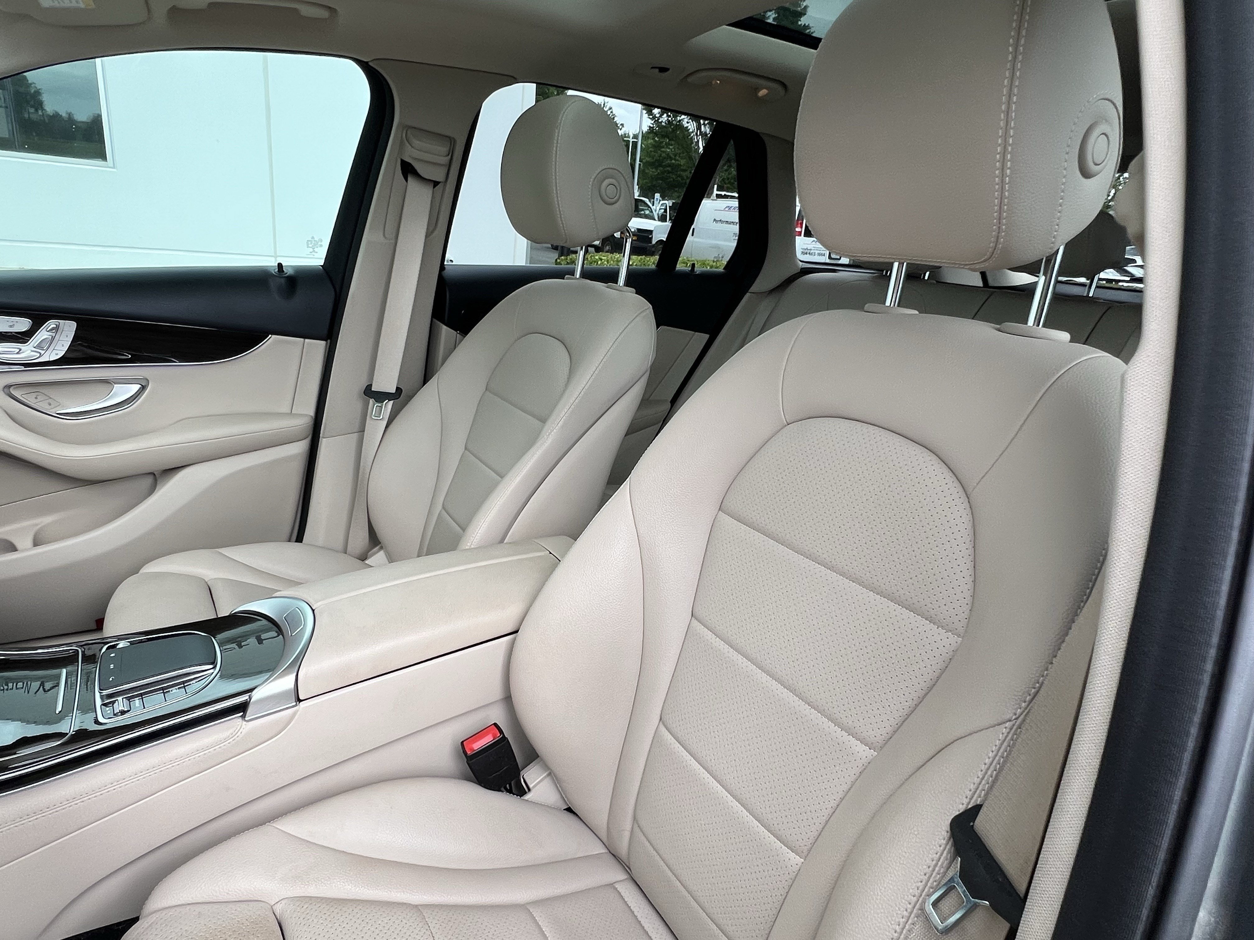 Used 2020 Mercedes-Benz GLC 300 4MATIC image 16