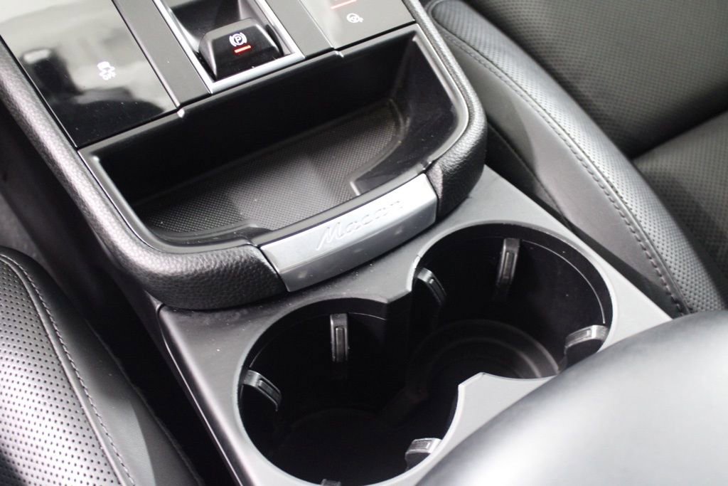 Certified 2022 Porsche Macan AWD/4WD image 28