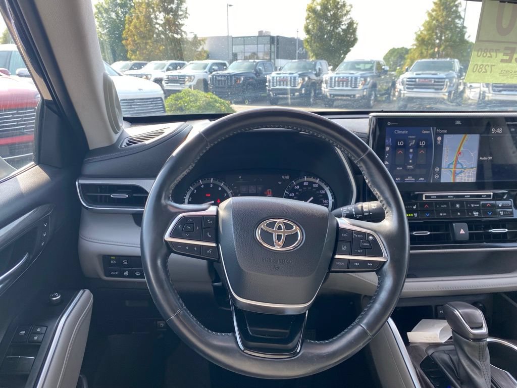 Used 2021 Toyota Highlander Platinum AWD/4WD image 25
