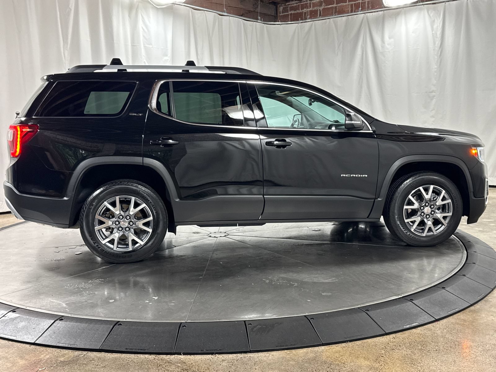 Used 2023 GMC Acadia SLT AWD/4WD image 6