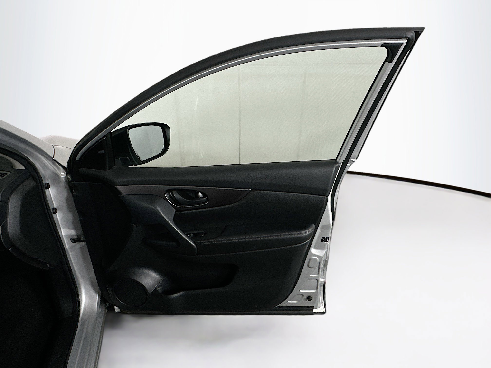 Used 2022 Nissan Rogue Sport S image 29