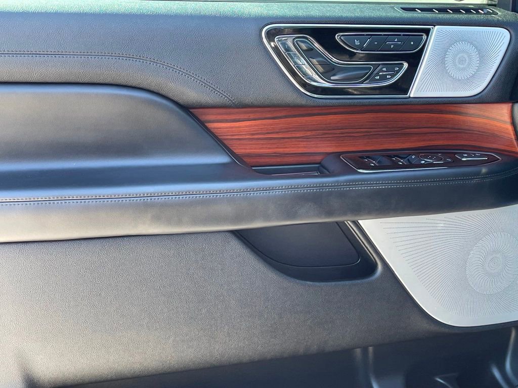 Used 2020 Lincoln Navigator Reserve image 14