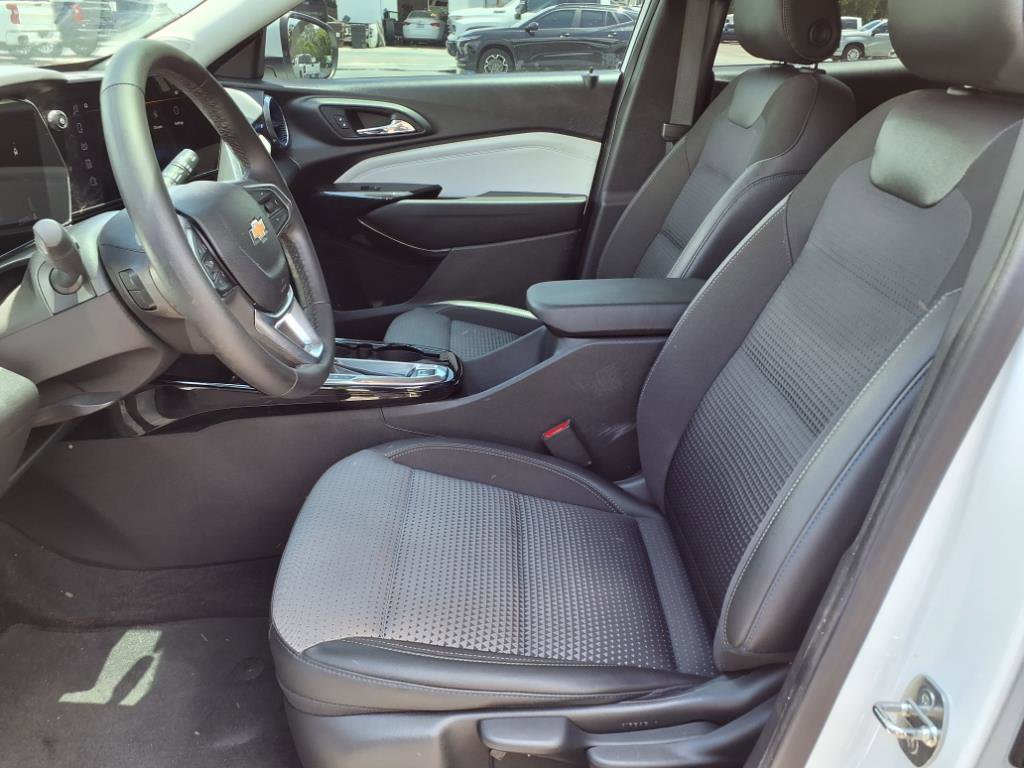 Certified 2024 Chevrolet Trax LT w/ Driver Confidence Package image 12