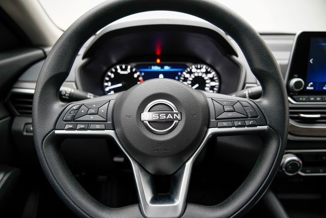 Used 2025 Nissan Altima 2.5 SV image 31