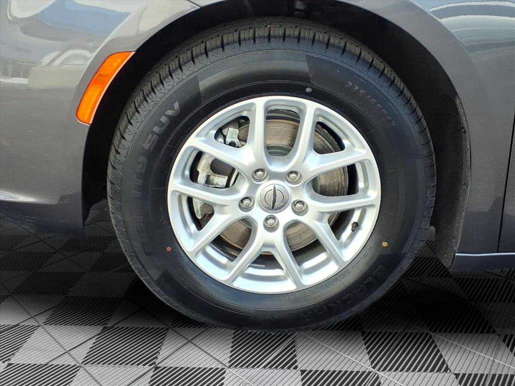 Used 2022 Chrysler Pacifica Touring-L FWD image 9