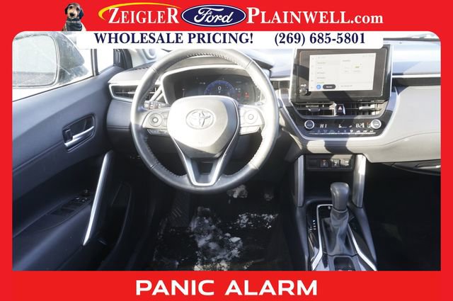 Used 2023 Toyota Corolla Cross XLE w/ Convenience Package image 9