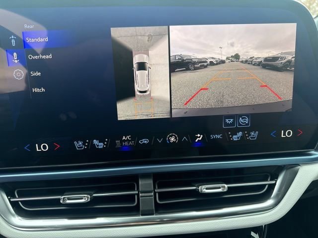 New 2025 Chevrolet Equinox EV LT w/ Convenience Package II FWD image 15