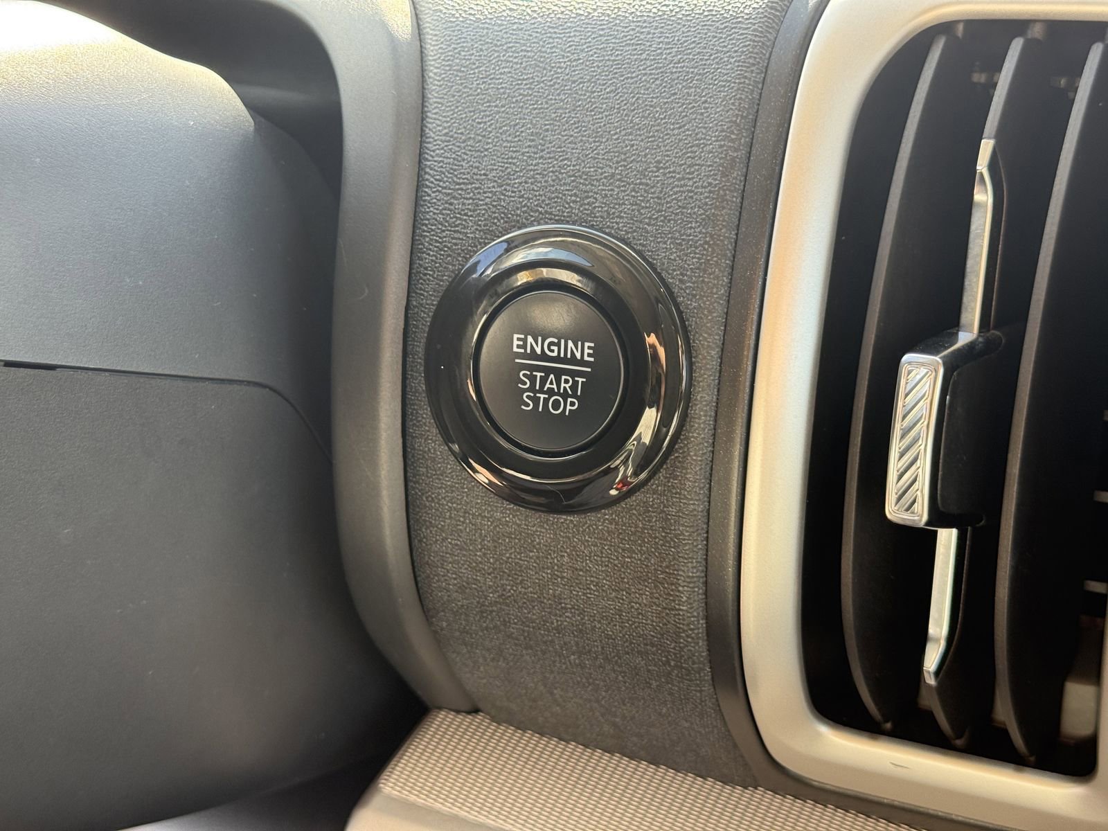 Certified 2025 Ford Expedition Active AWD/4WD image 39