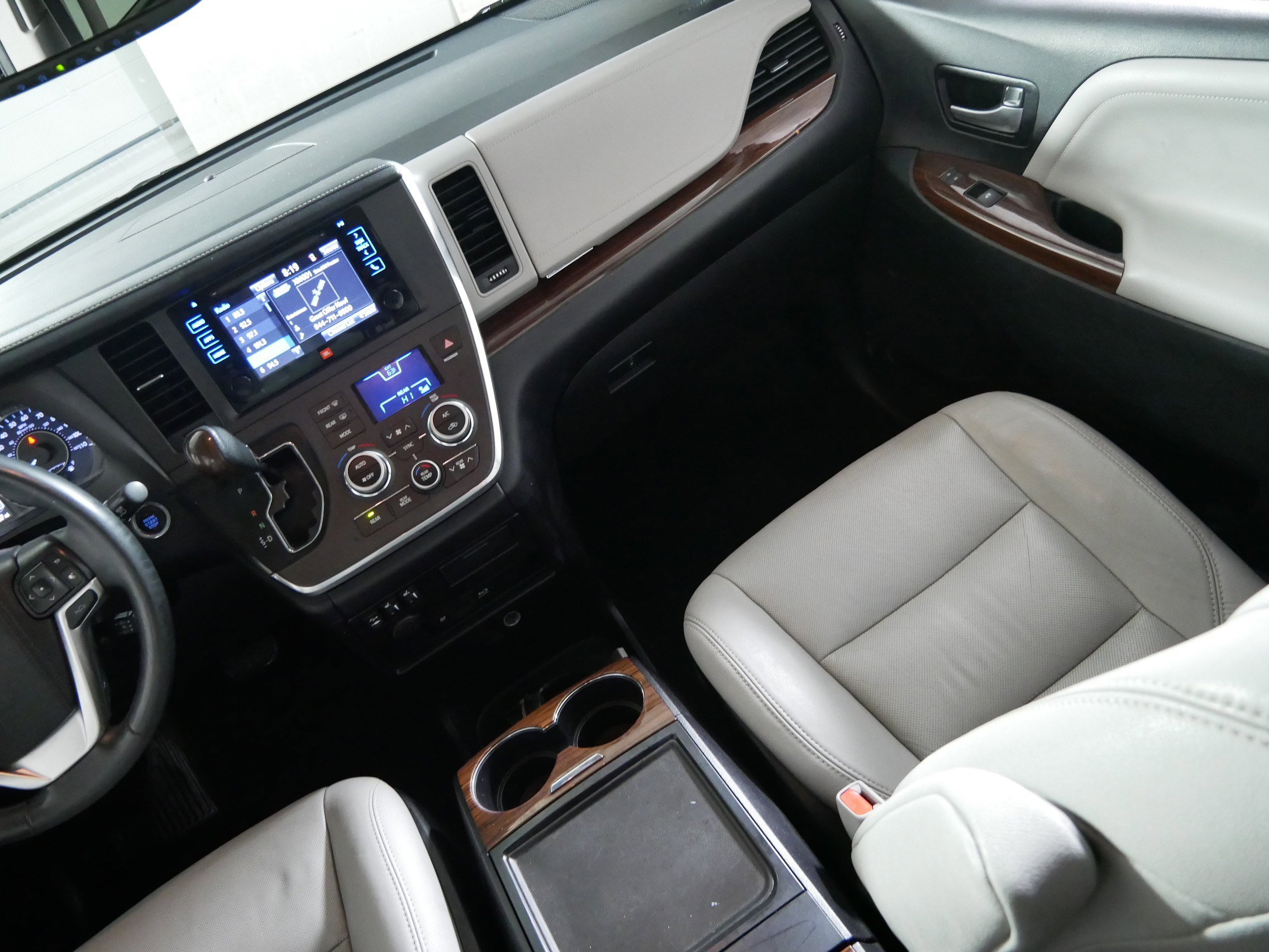 Used 2017 Toyota Sienna Limited Premium w/ Advanced Technology Package image 11