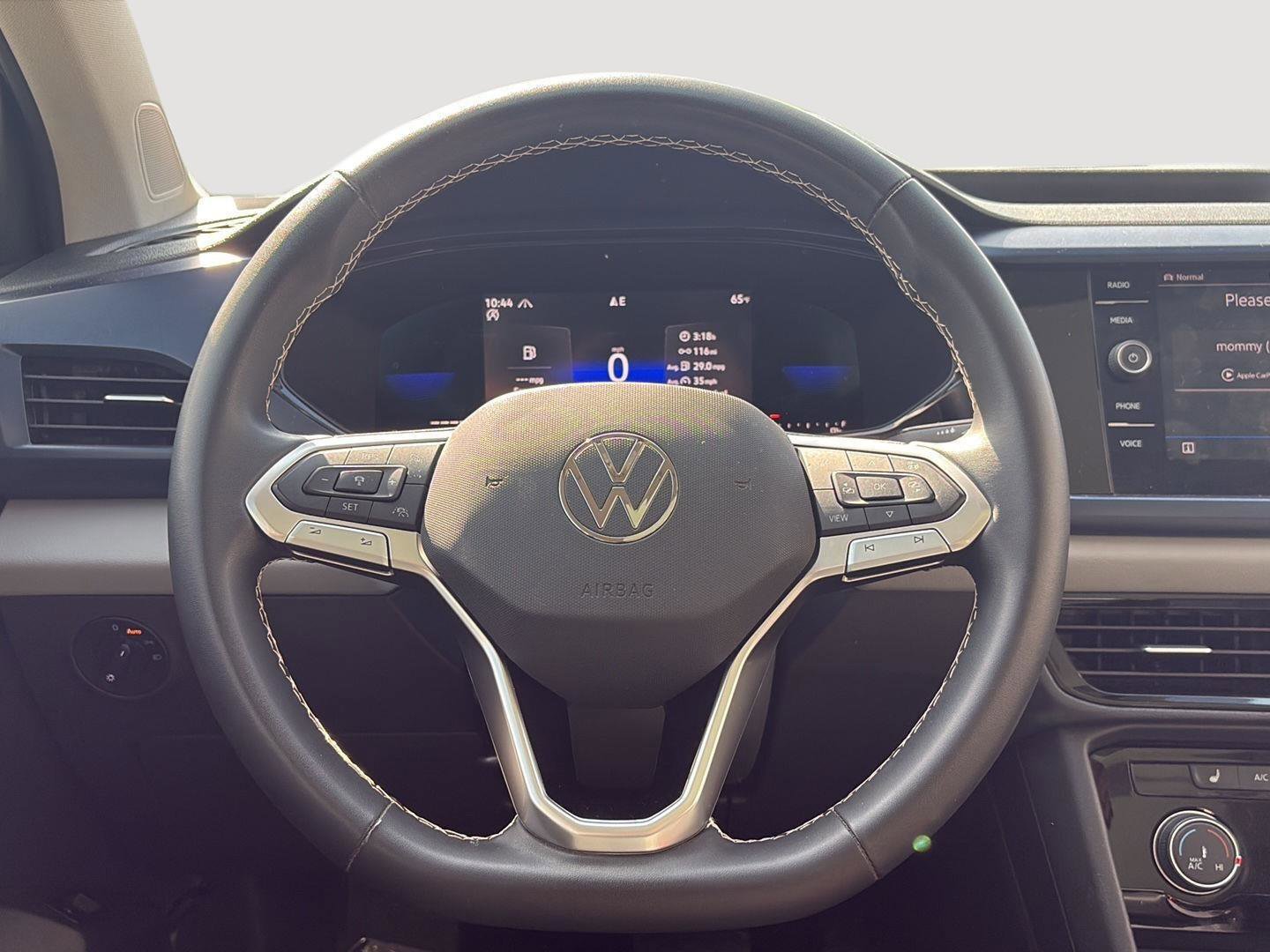 Certified 2023 Volkswagen Taos SE w/ Panoramic Sunroof Package AWD/4WD image 5