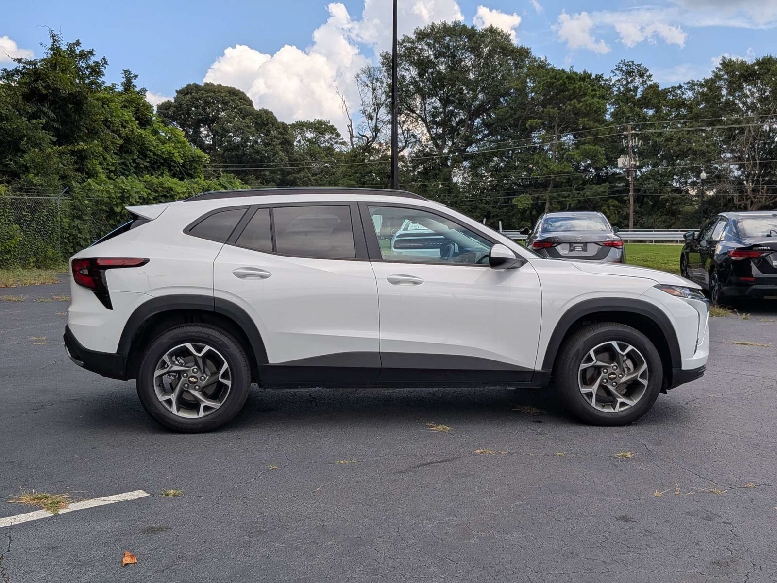 Used 2025 Chevrolet Trax LT FWD image 3