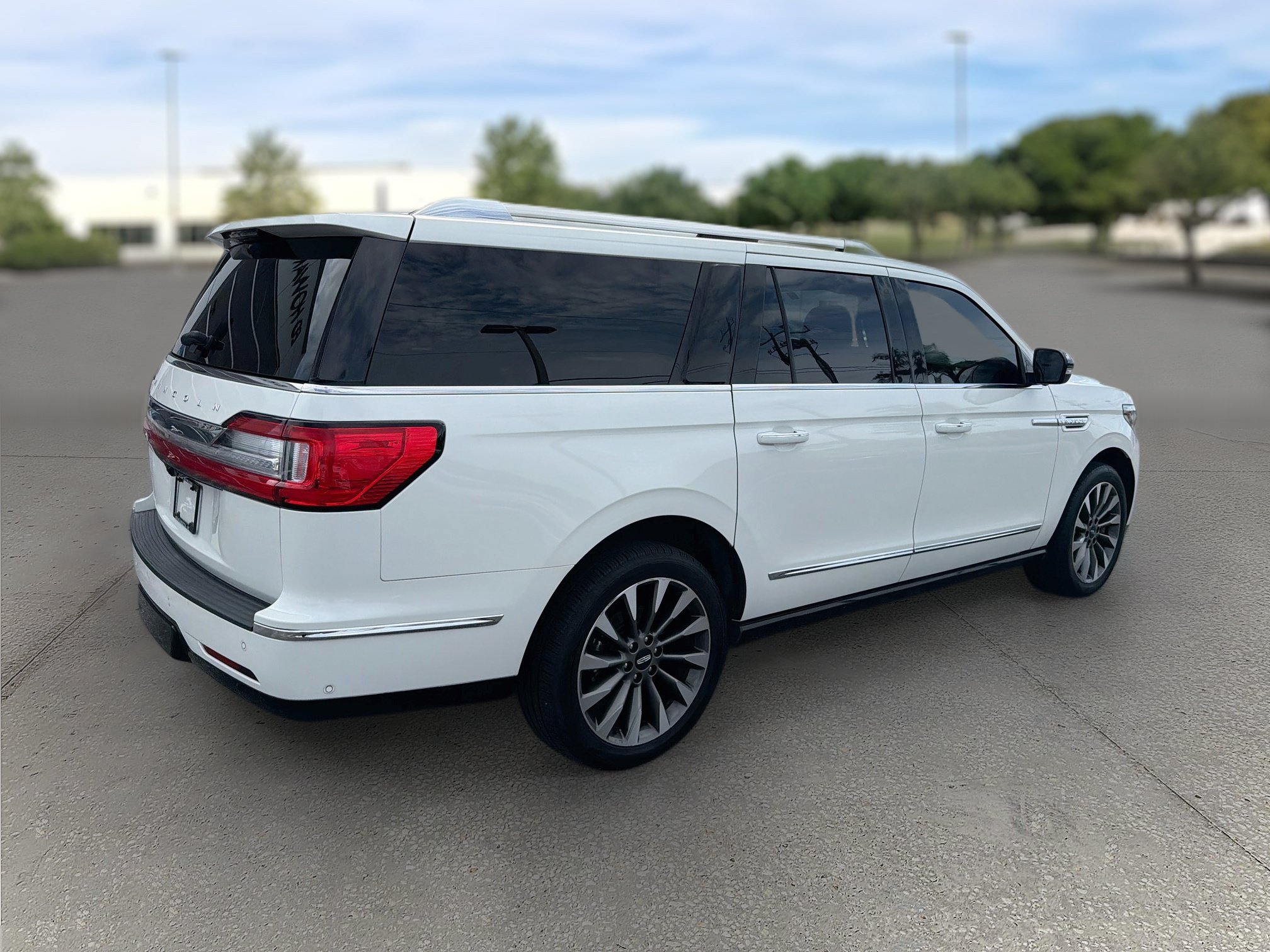 Used 2021 Lincoln Navigator L Reserve AWD/4WD image 7