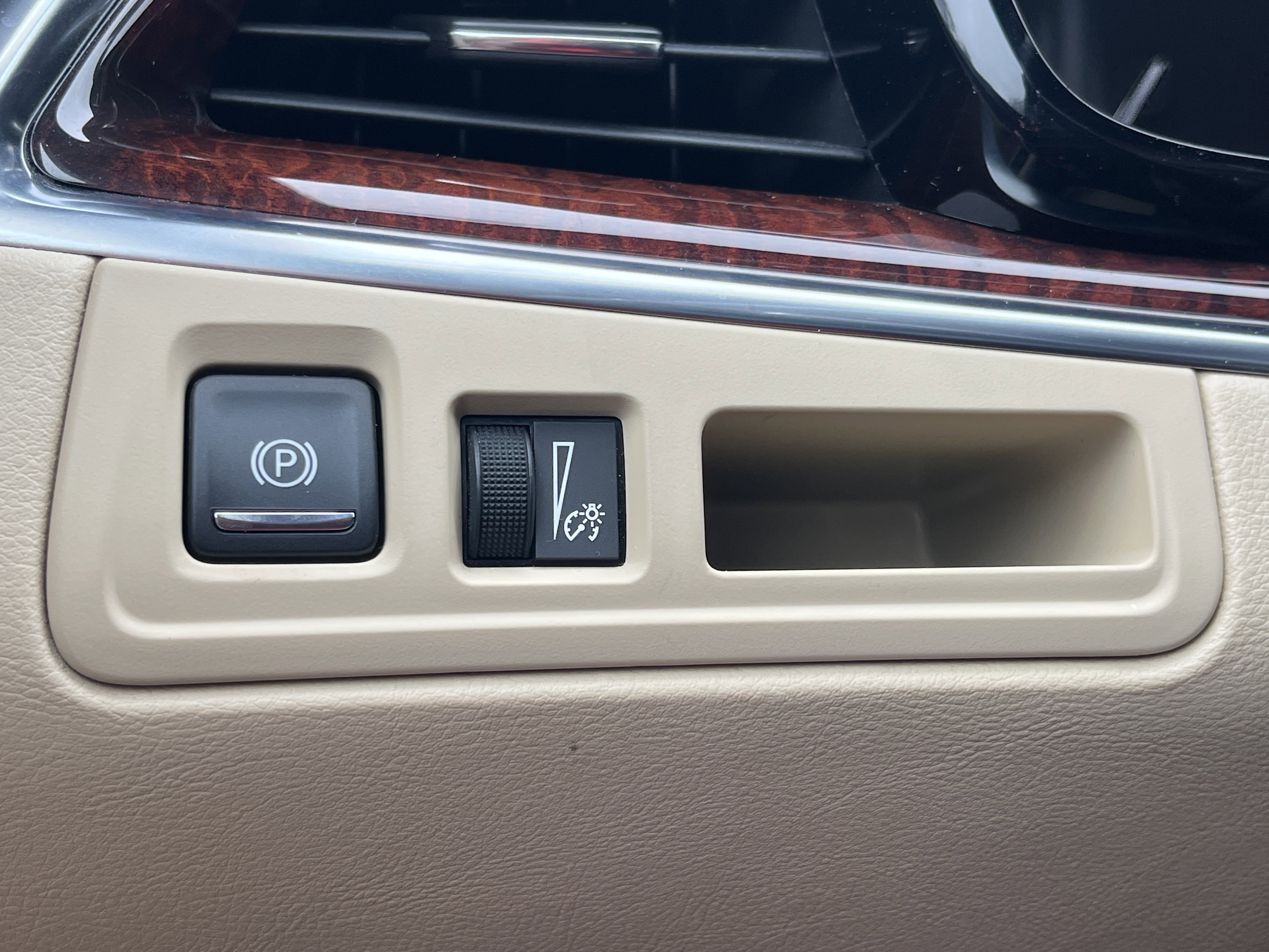 Used 2018 Cadillac XT5 Luxury w/ LPO, Wheel Lock Package image 12