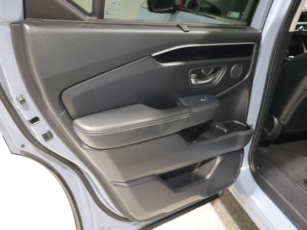 Used 2023 Honda Pilot Touring image 17