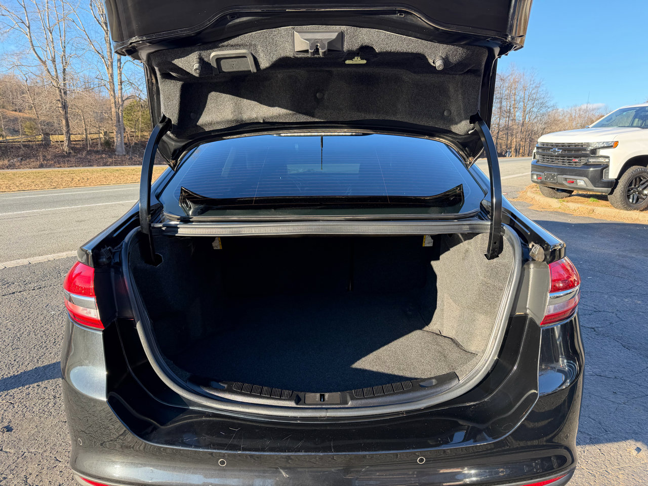 Used 2017 Ford Fusion SE w/ Equipment Group 201A image 24