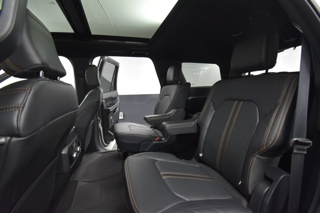 Used 2024 Ford Expedition Platinum AWD/4WD image 37