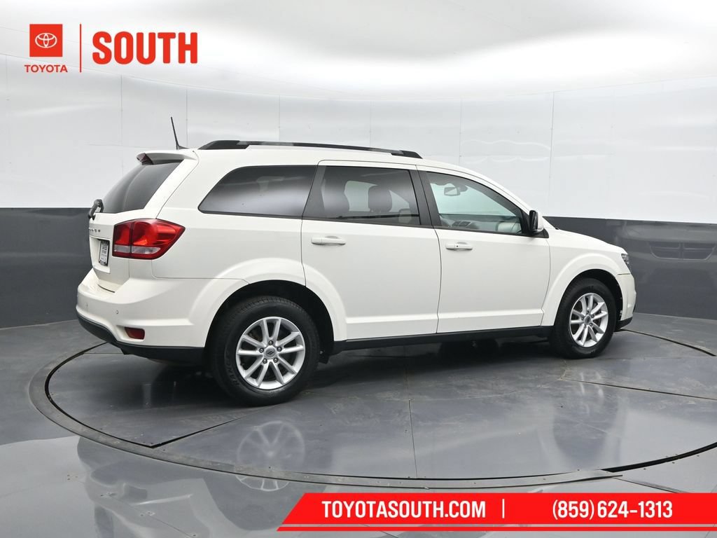 Used 2019 Dodge Journey SE FWD image 2