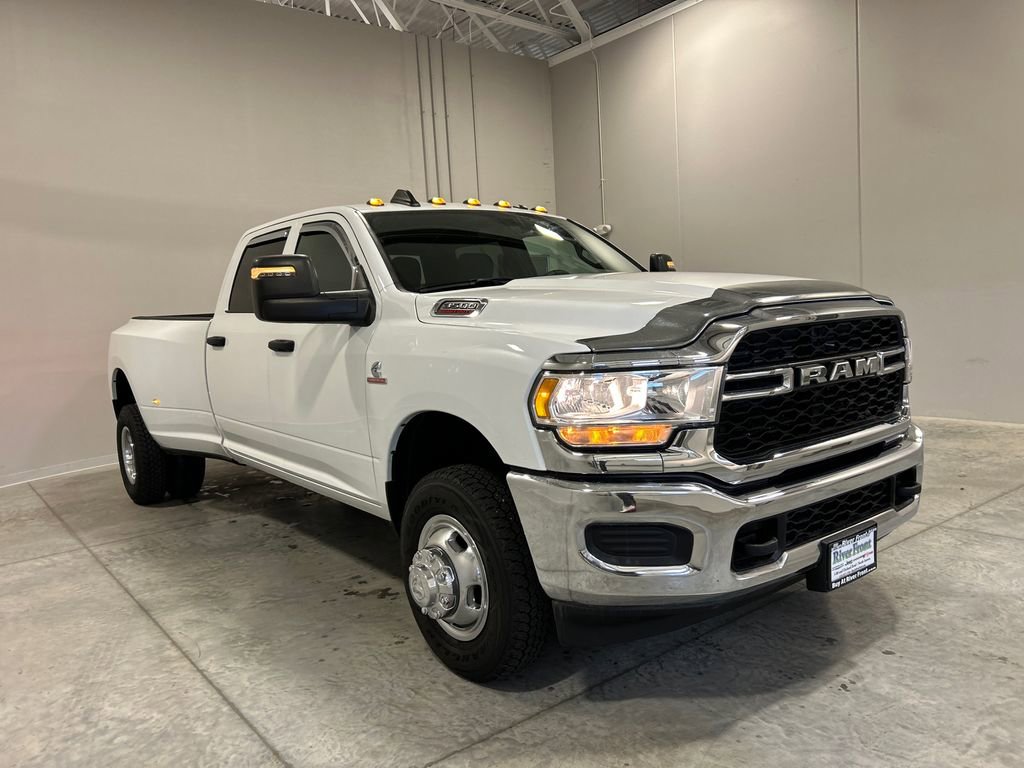 Used 2024 RAM 3500 Tradesman w/ Chrome Appearance Group image 4