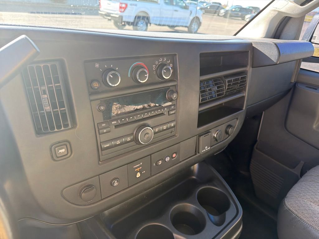 Used 2016 Chevrolet Express 3500 Extended image 17