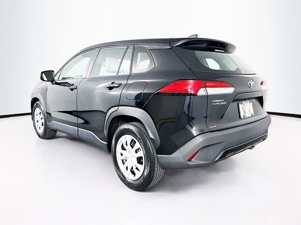 Used 2023 Toyota Corolla Cross L image 7