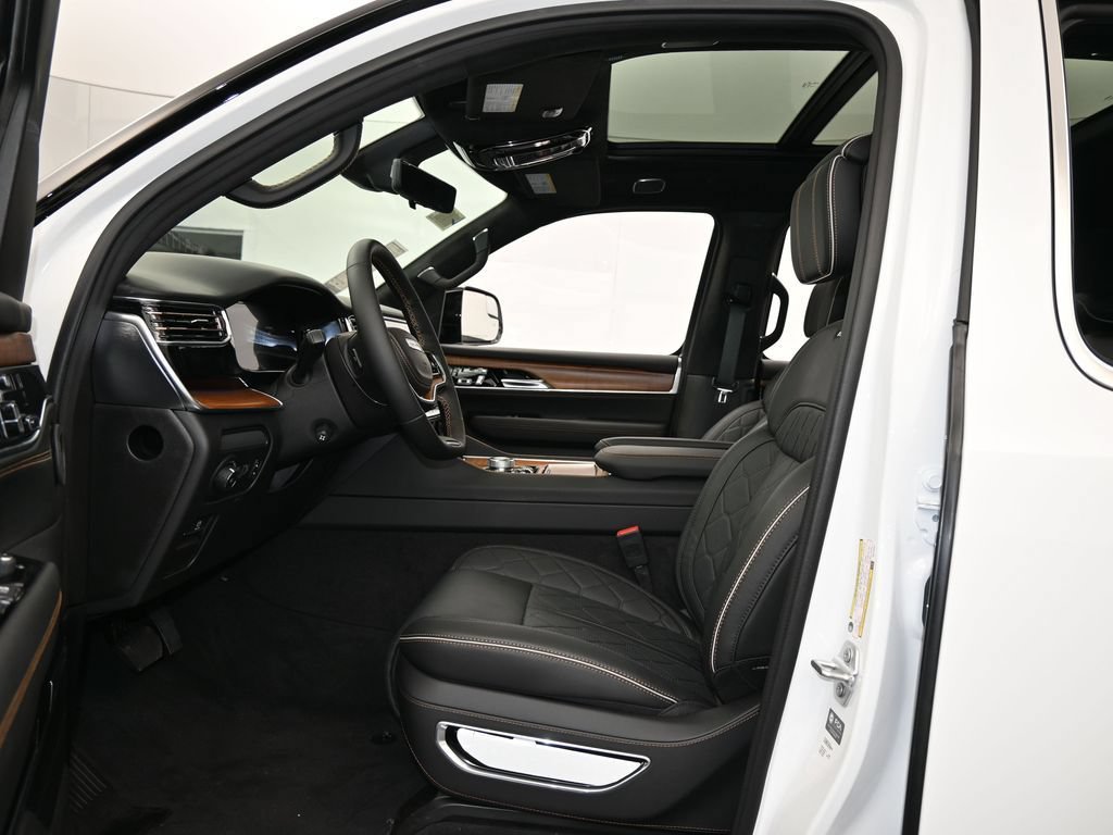 Used 2024 Jeep Grand Wagoneer Series III AWD/4WD image 10