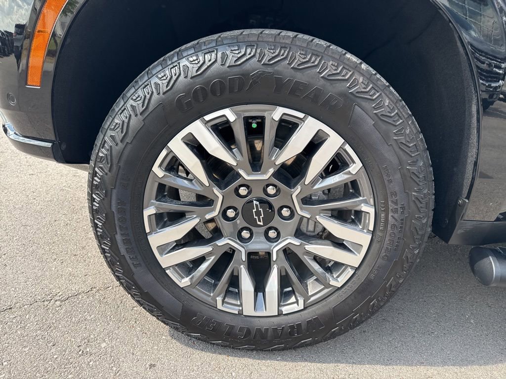 Used 2025 Chevrolet Tahoe Z71 AWD/4WD image 33