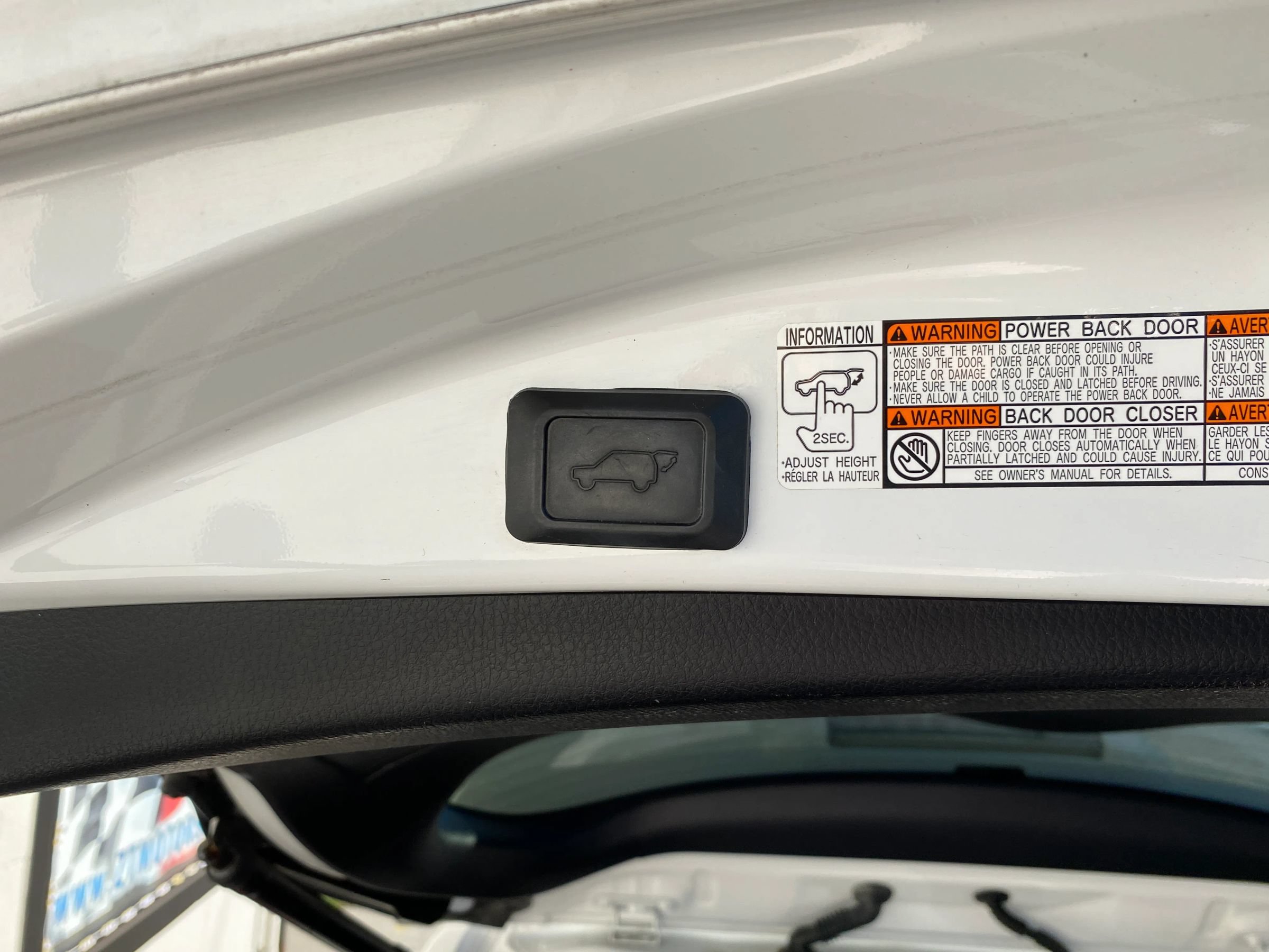 Used 2017 Toyota RAV4 XLE AWD/4WD image 11