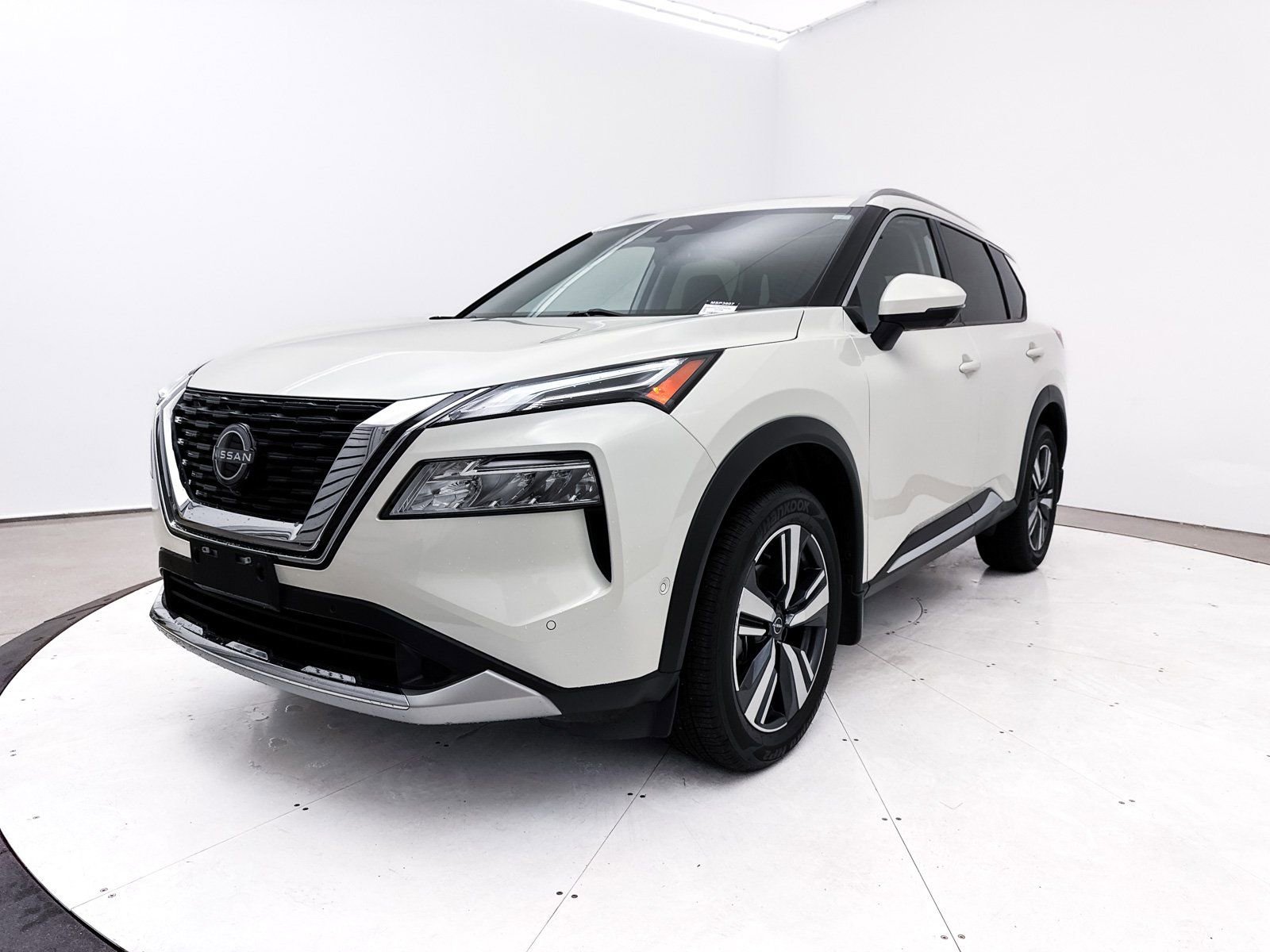 Used 2023 Nissan Rogue Platinum image 14