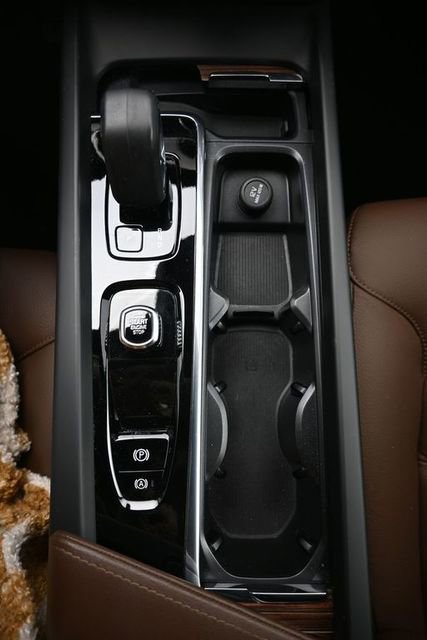 Used 2025 Volvo V60 B5 Cross Country Plus image 11