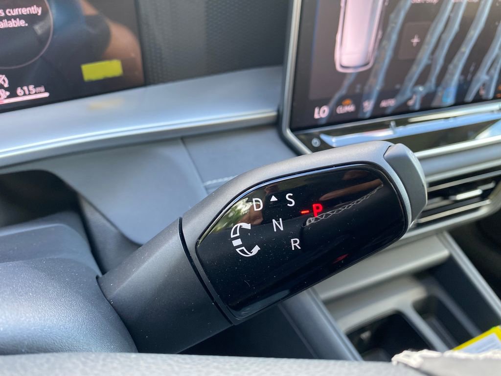 New 2026 Volkswagen Tiguan SE FWD image 17