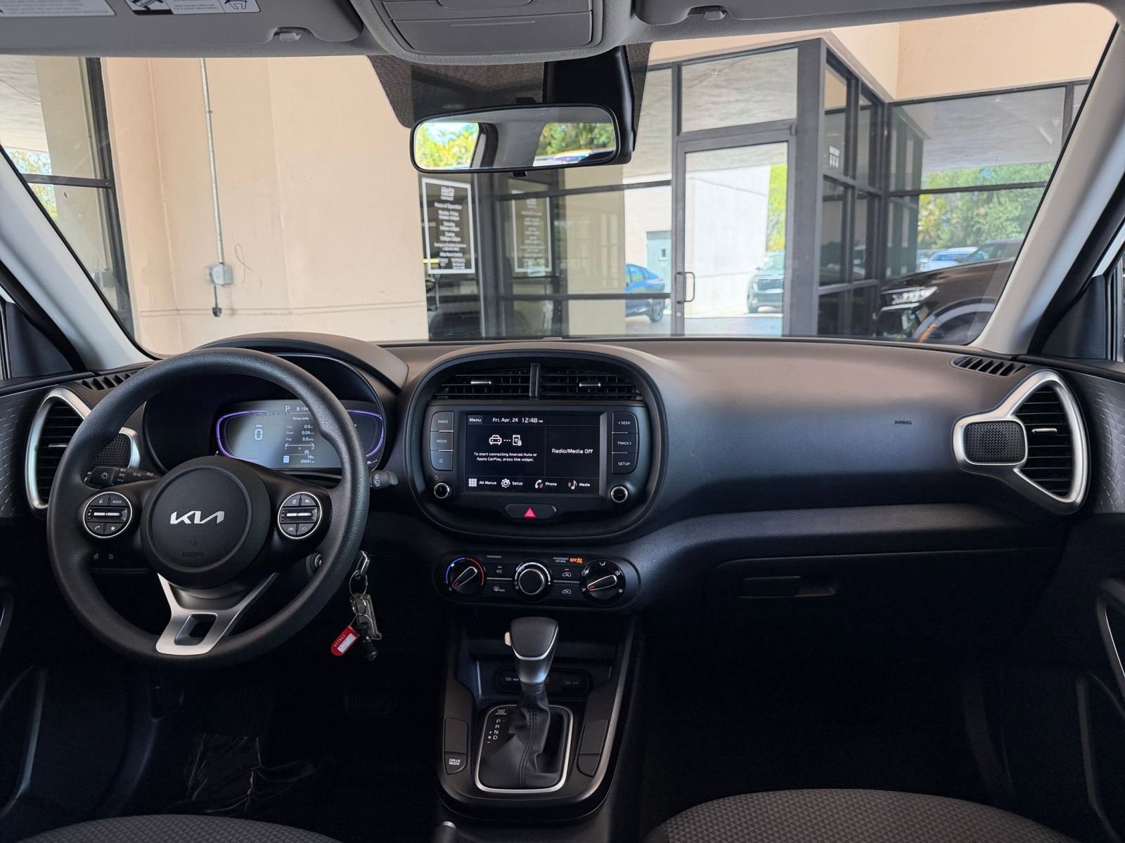 Used 2025 Kia Soul LX w/ LX Technology Package FWD image 28