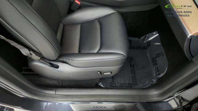 Used 2025 Tesla Model Y Long Range RWD image 36