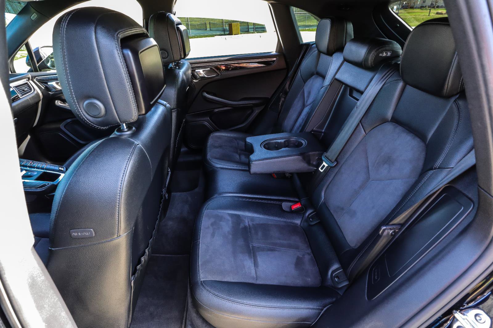 Used 2017 Porsche Macan image 39