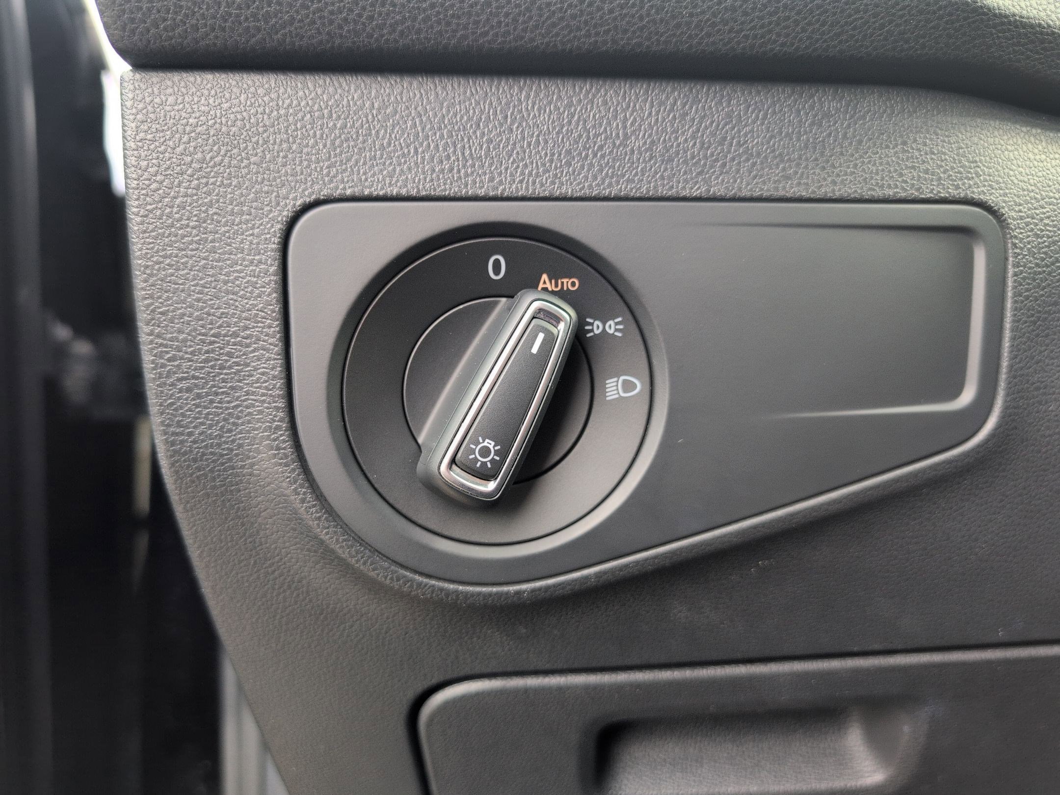 Used 2019 Volkswagen Tiguan SE image 20