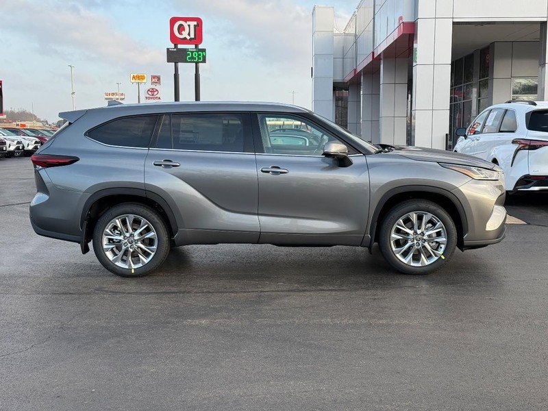 New 2026 Toyota Highlander Limited image 2