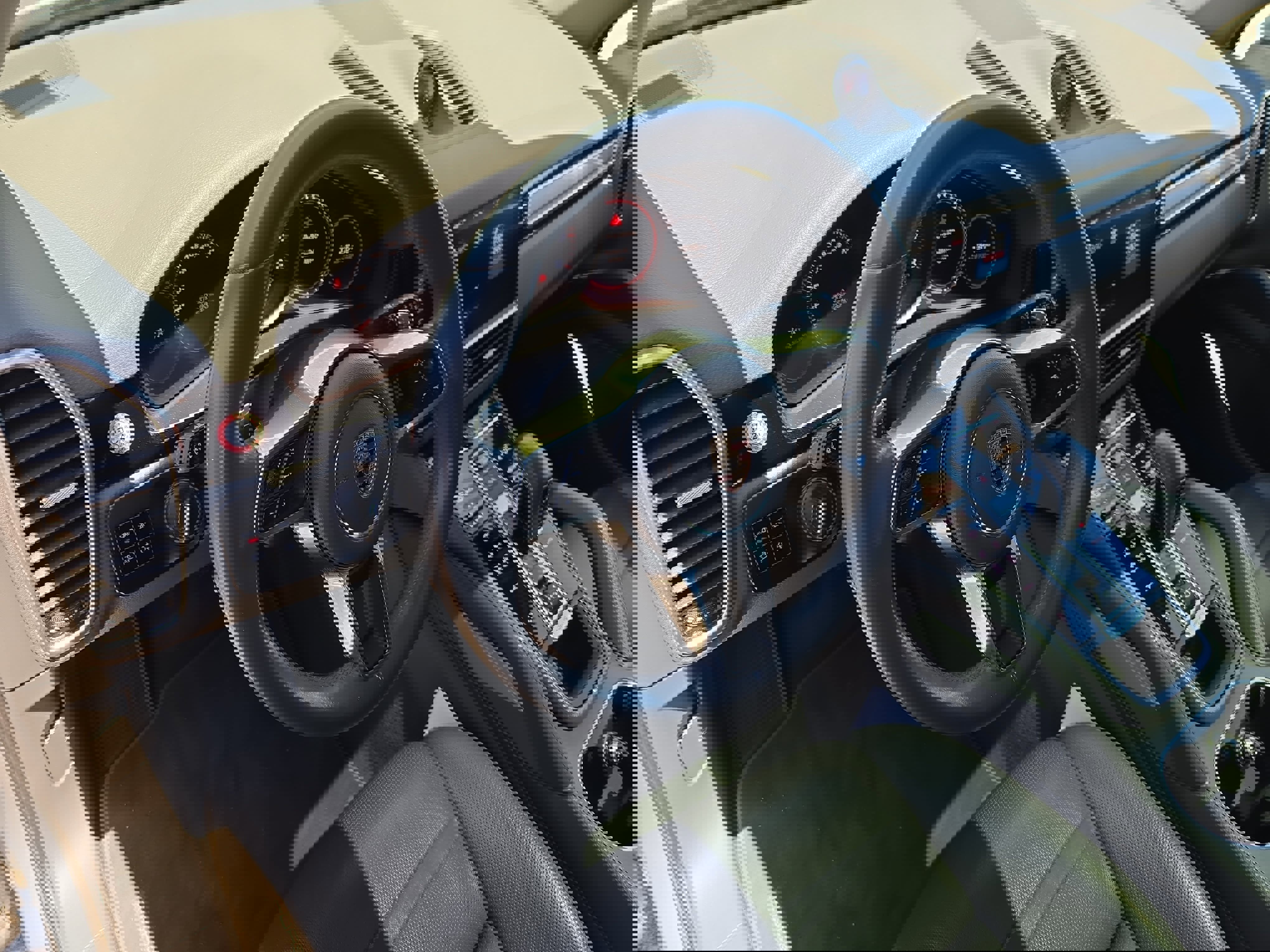 Used 2020 Porsche Cayenne AWD/4WD image 16