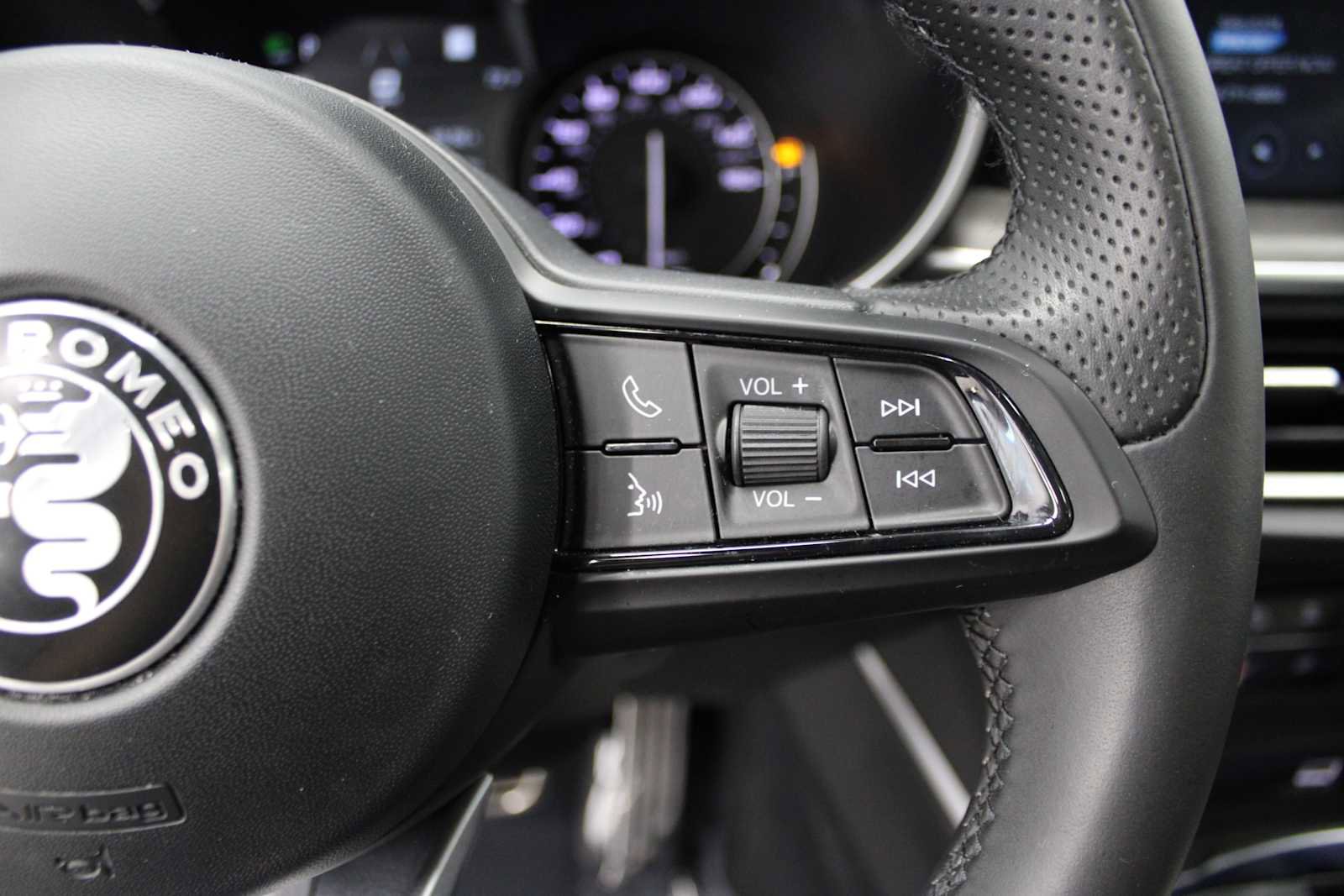 Used 2022 Alfa Romeo Stelvio Ti w/ Active Assist Plus Package image 22