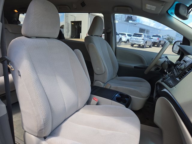 Used 2014 Toyota Sienna LE FWD image 19