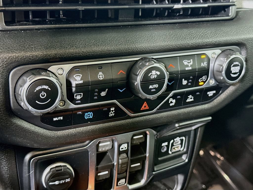 Used 2024 Jeep Wrangler Unlimited AWD/4WD image 8