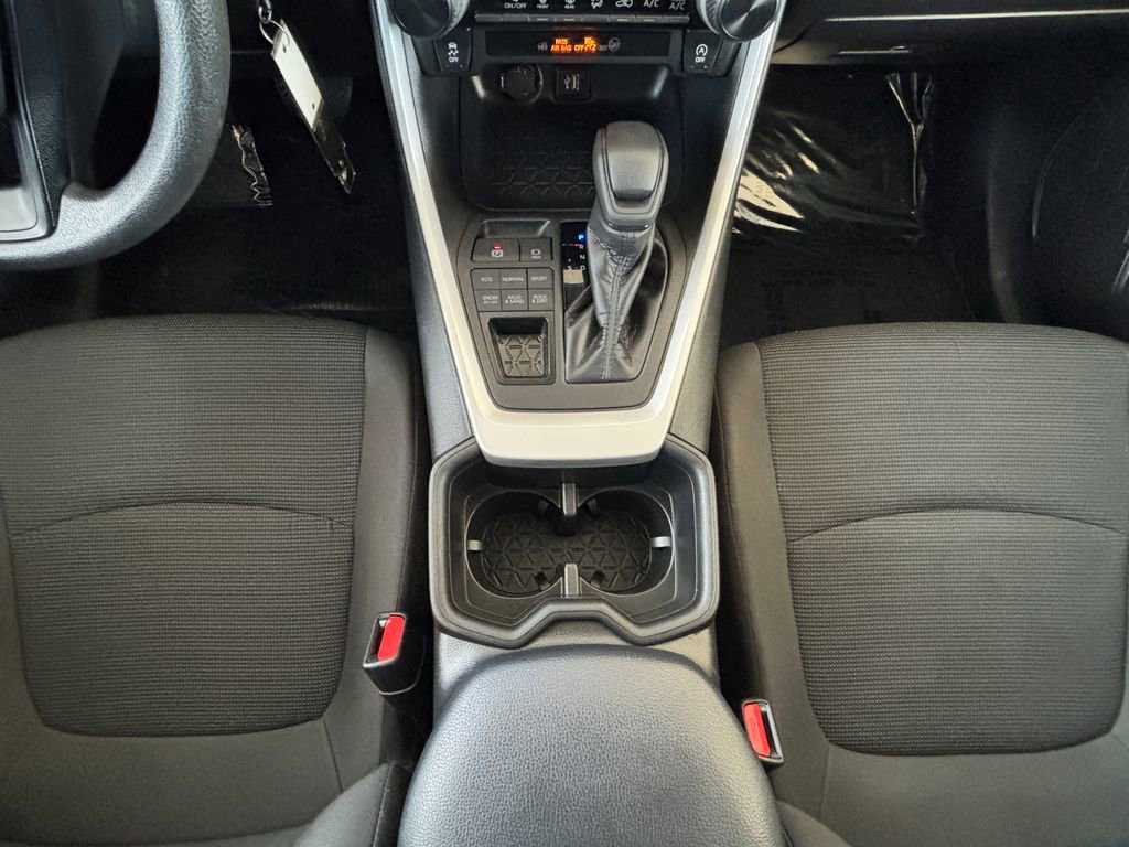 Used 2024 Toyota RAV4 LE image 17