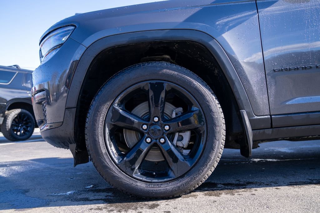 Used 2021 Jeep Grand Cherokee L Laredo image 2