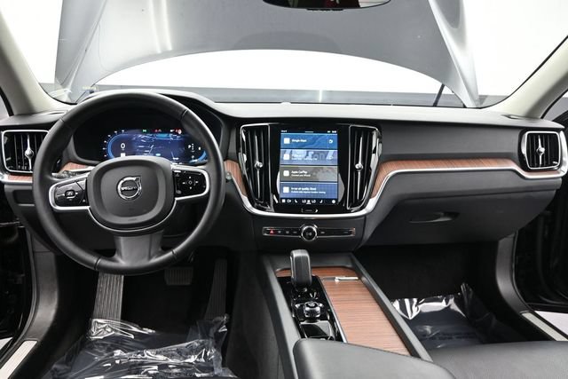 Used 2025 Volvo V60 B5 Cross Country Plus AWD/4WD image 18