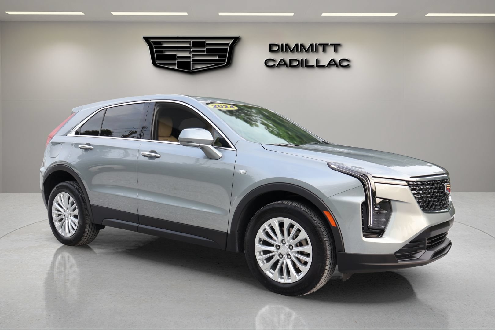Certified 2024 Cadillac XT4 Luxury FWD image 3