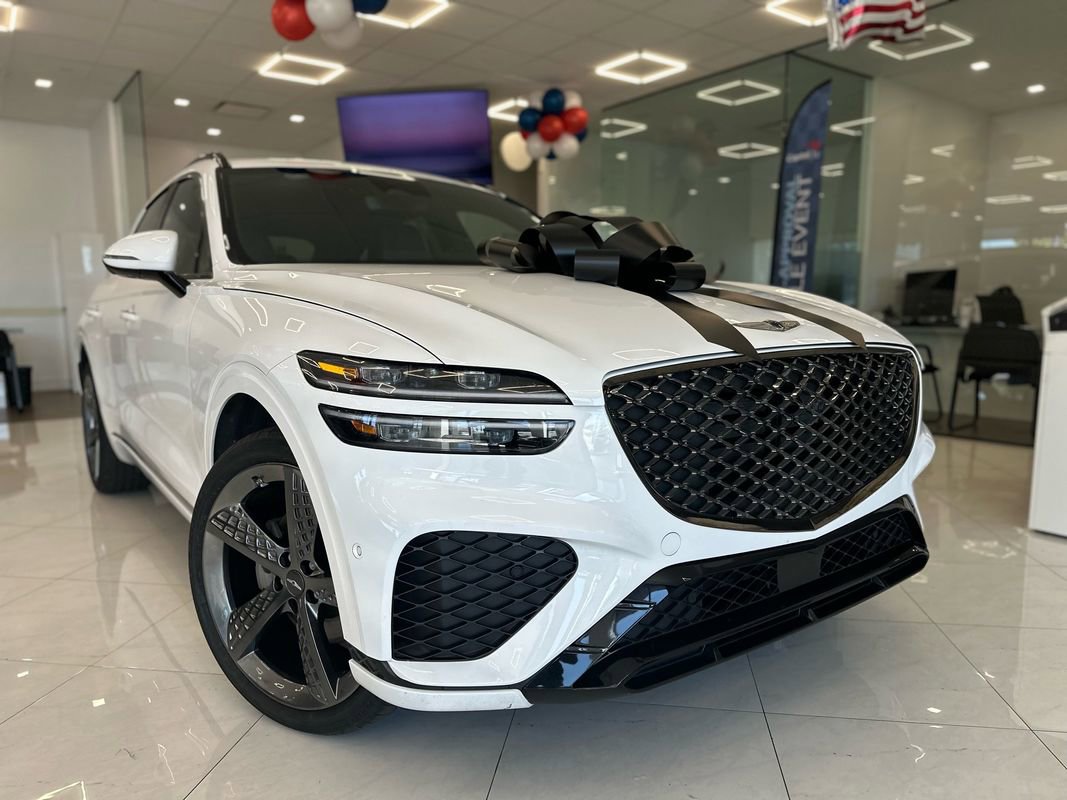 Used 2022 Genesis GV70 2.5T w/ Sport Prestige Package image 3