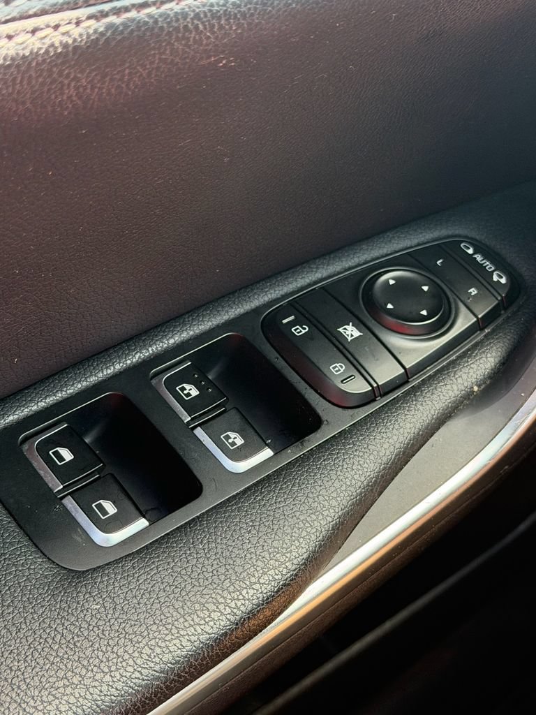 Used 2022 Kia Stinger GT1 RWD image 33