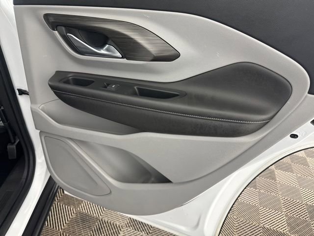 Used 2023 GMC Terrain SLT image 28